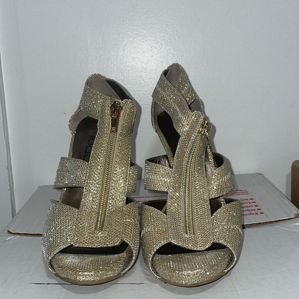 Moda heels size 7.5 - Picture 2 of 5